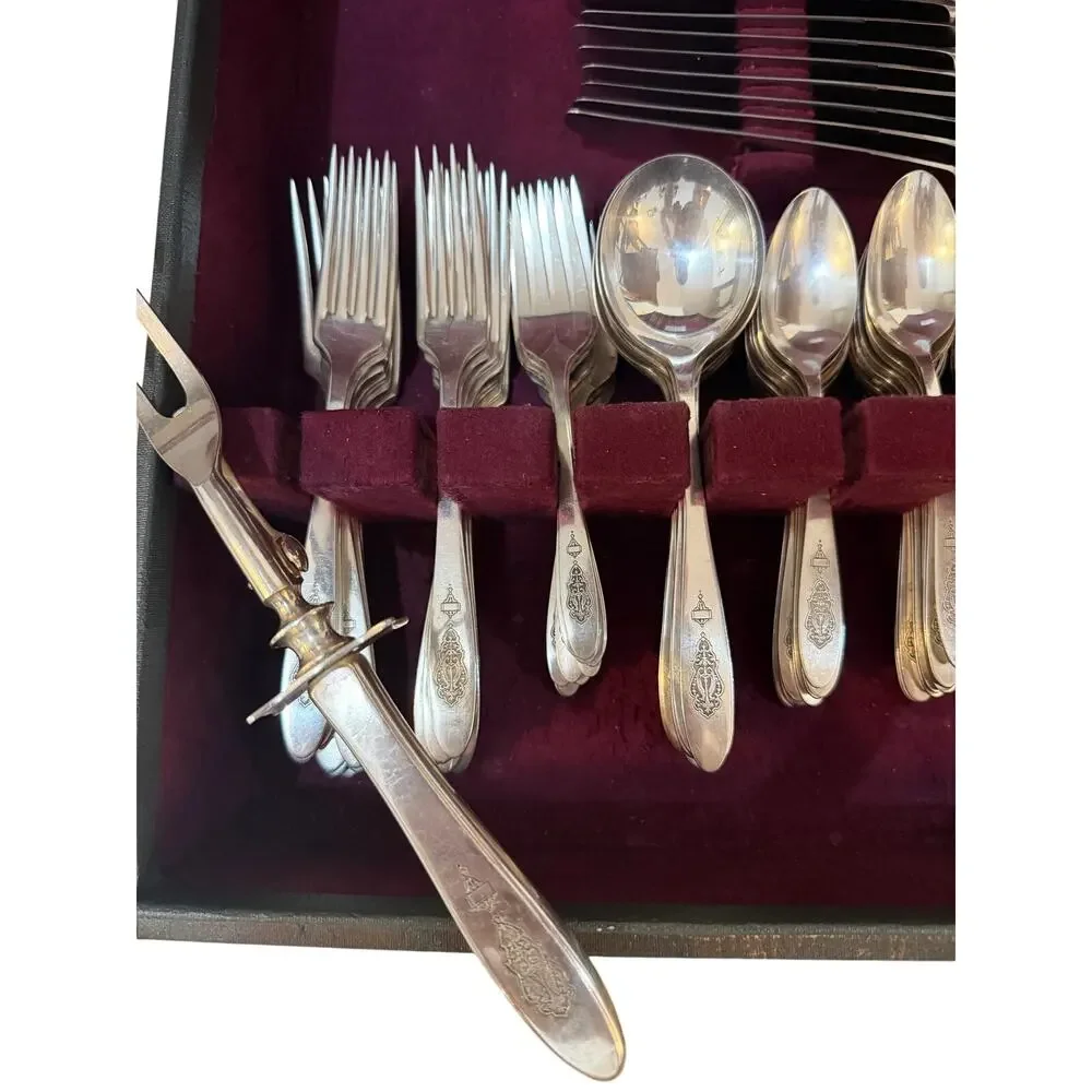 Holmes Edwards Danish Princess 1938 82pc Silverplate Flatware Set w Chest